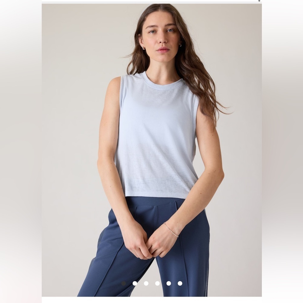 ATHLETA BREEZY MUSCLE TANK XS Snowfall Blue